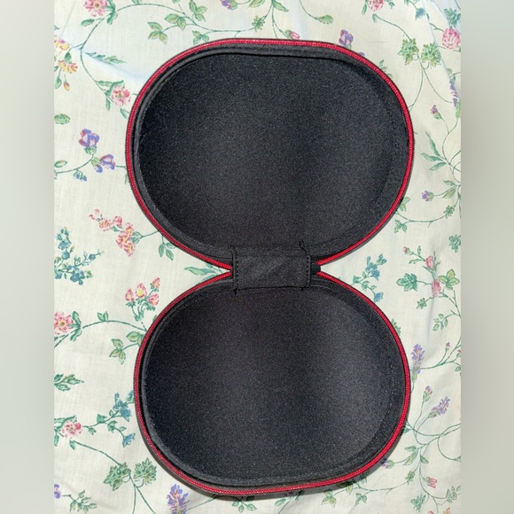 Beats Case - Picture 2 of 5